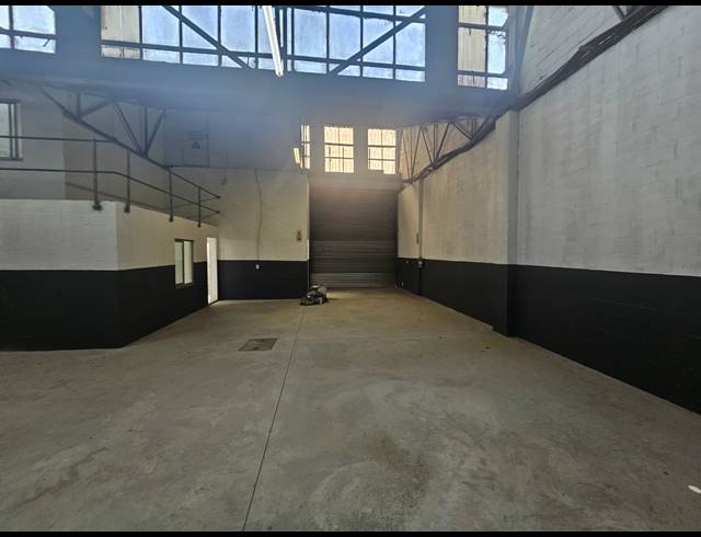 360M² WAREHOUSE TO LET IN EPPING INDUSTRIAL